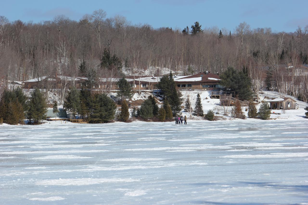 Dunlop Lake Lodge Elliot Lake エクステリア 写真