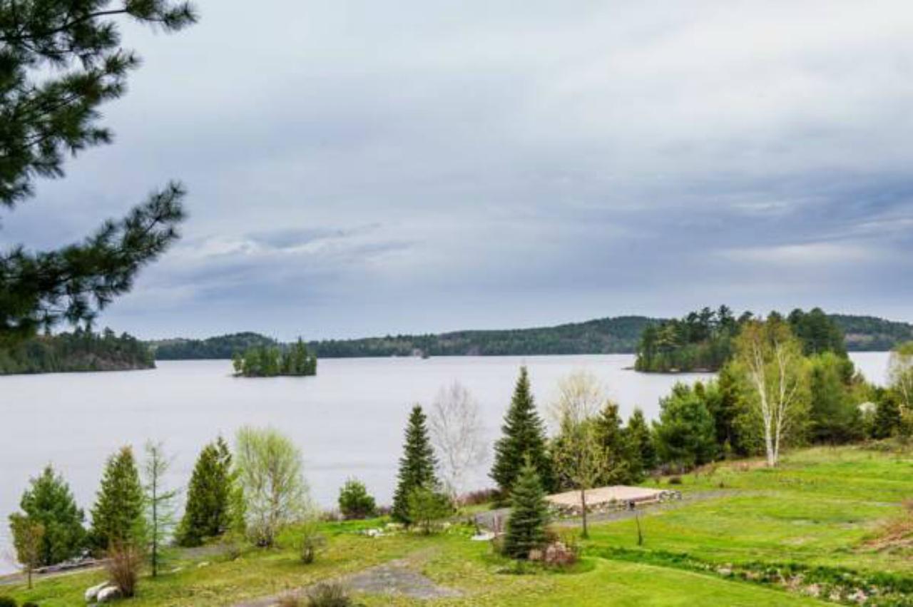 Dunlop Lake Lodge Elliot Lake エクステリア 写真