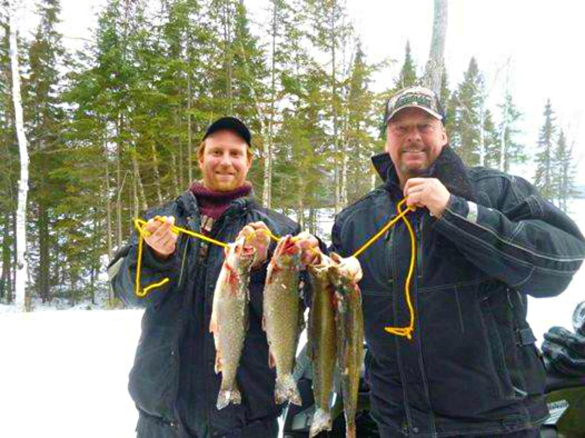 Dunlop Lake Lodge Elliot Lake エクステリア 写真